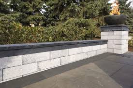Unilock Garden Wall With Belmuro In Chicago Vertical Landscape Retaining Wall Concrete Block Retaining Wall