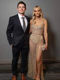 Christian petracca (4 ocak 1996 doğumlu) bir profesyonel avustralya futbolcusu için oynamak melbourne futbol kulübü içinde. Brownlow Medal Red Carpet 2020 Brownlow Pictures Dresses Wags Lachie Neale Christian Petracca Jack Steele