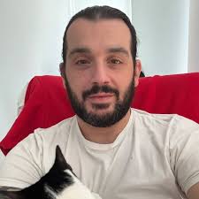 Anyone else? 🤔❤️