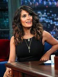 How To Get Salma Hayek S Gorgeous Beach Waves Video Salma Hayek Hair Salma Hayek Curly Hair Styles