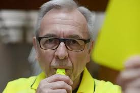 Schiedsrichter aus Dahn, nach Spielerattacke mit gebrochenem Arm, macht  weiter