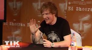 Er hat einen älteren bruder, der als komponist arbeitet. Ed Sheeran In Berlin Mini Konzert Und Die Frage Nach Der Freundin Tikonline De