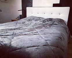 Papadeuxpoint0 A Opte Pour Ce Superbe Couvre Lit Babou A Tout Petit Prix 14 Confortable Et Tout Doux Rien De Mieux Pour Fai Linge De Maison Lit Maison