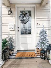 50 Fun And Festive Ways To Decorate Your Porch For Christmas Christmas Porch Decor Front Porch Christmas Decor Farmhouse Christmas Decor