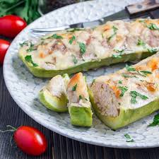 Dans cet article, nous vous expliquons comment surprendre vos invités avec une recette facile de courgettes farcies au jambon et au fromage. Courgettes Farcies 6 Recettes Faciles Et Estivales