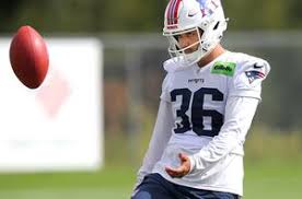 Những cú đá trượt không làm lung lay cầu thủ đá phạt tân binh Andy Borregales của Patriots