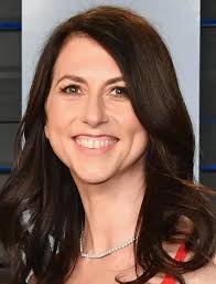 Lauren Sanchez took the curtains from Sarah Huckabee's house and made a  dress for herself. BezosWedding