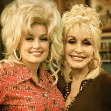 Dolly Parton's sister has shared an emotional update on the country legend  following the heartbreaking loss of her husband, Carl Dean. 💔 Fans have  been wondering how Dolly is coping, and her