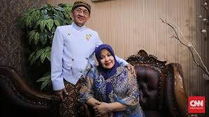 Baca tajuk je dah dapat agak kan ceritanya mengenai cinta. Romantisme Terselubung Dan 8 Asmara Ki Manteb Soedharsono