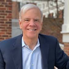 Max Luna's Instagram, Twitter & Facebook