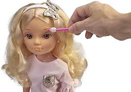 Nancy Um dia de beleza, boneca de cabelo encaracolado com um toucador de  maquilhagem e penteados, conjunto com acessórios e autocolantes para  decoração, recomendados a partir de 3 anos, multicoloridos : Amazon.com.br: