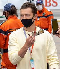 Luisito comunica dio a conocer que había empren… Tom Holland Dons A Pale Yellow Sweater And Shades At The Grand Prix In Monaco Aktuelle Boulevard Nachrichten Und Fotogalerien Zu Stars Sternchen