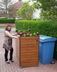 In a small garden, you'll want your bins to visually 'disappear' as much as possible. How To Hide Garbage Cans Forvaring Tradgard Bakgard Utomhusprojekt