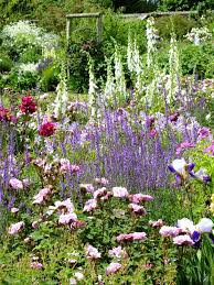 Pin By Guadalupe Pidal On Romantic Gardens In 2020 Rose Garden Landscape Rose Garden Design Kew Gardens
