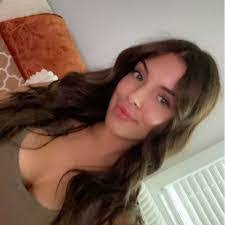 Amanda Karcz's Instagram, Twitter & Facebook