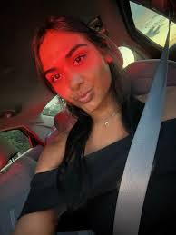 Hi, my name is Madeline and I am a current sophomore looking for other  girls to get a house with for the 25-26 school year! A bit about me: I'm  majoring in