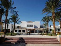 It lies between hurghada and safaga (5 km), and is 45 minutes' drive away from hurghada airport and 3 hours' drive from luxor. Hotel Holiday Inn Safaga Palace Safaga Hurghada Hotelopia