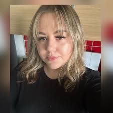 I had my appointment tomorrow to do my lashes but it has been cancel. Going 