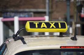 Wien Favoriten Taxifahrer 51 Von Fahrgast 24 Mit Totschlager Attackiert Regionews At Taxifahrer Salzburg Stadt Raububerfall
