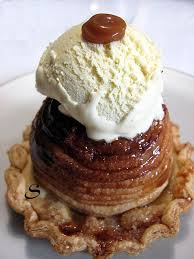 Pommes En Croutes Feuilletees Au Caramel Au Beurre Sale Recettes De Cuisine Idee Recette Dessert Recette Dessert
