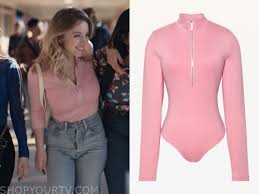 In the halloween episode, one of the characters, cassie howard (played by sydney sweeney), dresses up as alabama worley (patricia arquette) from true romance (i love. Cassie Howard Fashion Clothes Style And Wardrobe Worn On Tv Shows Shop Your Tv