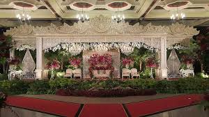Bridestory telah mengumpulkan berbagai inspirasi pelaminan modern dari para dekorator handal untuk membantu anda mendapatkan referensi yang terbaik. 5 Tren Dekorasi Pernikahan Tradisional Tahun 2020 Yang Menjadi Pilihan Pengantin Azka Anggun Art
