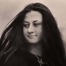 Nella primavera del 1985** **ci fu un programma**, “Quelli della notte”,  **destinato a lasciare il segno: un'ora originale, diversa da tutte le  altre viste fino a quel momento in tv. Celebri sono