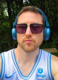 I finally found a pair of headphones to fit my abnormally tiny head 😂 I  usually look like a Cyber man from Doctor Who 🫣 Headphones are so  important in my life