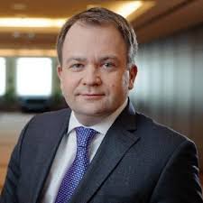 W ocenie inwestorów giełdowych, tegoroczny lider dość wyraźnie wyprzedził cdm pekao oraz dm boś. Grzegorz Zawada Dyrektorem Domu Maklerskiego Pko Banku Polskiego