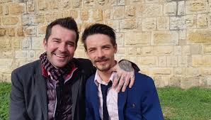 L'agriculteur de la 15e saison de l'amour est dans le pré a dévoilé le costume que portera son chéri pour le grand jour. On A Recu Des Menaces De Mort Apres Notre Baiser Dans L Amour Est Dans Le Pre Confient Mathieu Et Alexandre