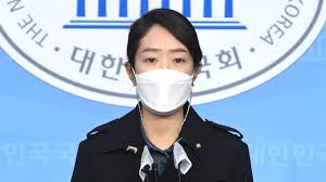 고민정 더불어민주당 의원에 대한 조수진 국민의 힘 의원의 디스가 불을 뿜고 있습니다. ê³ ë¯¼ì • í›„ê¶ ë°œì–¸ ì¡°ìˆ˜ì§„ ê³ ì†Œ ê³µì‹ ì‚¬ê³¼í•˜ë¼ Sbs ë‰´ìŠ¤