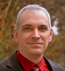 Learn About a Lecturer: Chris Cunningham Uses Business Analytics Background  in Classroom