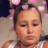 Kara Richards's Instagram, Twitter & Facebook