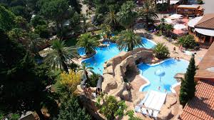 Référence de nombreux guides touristiques le camping 5 étoiles la sirène abrite l'un des plus grand parc aquatique de france avec 2 bassins couverts et chauffées, de nombreux toboggans et des espaces pour toute la famille. 5 Sterne Campingplatz In Argeles Sur Mer La Sirene Sudfrankreich