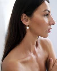 Hook model earrings gold outlet