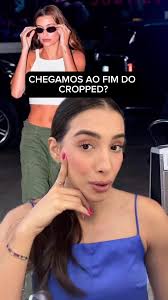 SERÁ QUE CHEGAMOS AO FIM DO CROPPED? Com as mudancas de silhuetas, as  calças e as blusas vão se adaptando com o passar dos anos, já percebeu? E  agora a tendência do cropped não é mais a febre do ...