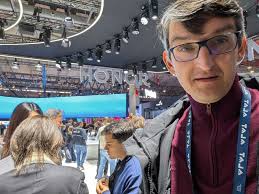 HONOR has dropped its boldest vision yet. And it goes way beyond  smartphones. At MWC 2025, HONOR unveiled its new global strategy: the HONOR  ALPHA PLAN. It's a clear signal that the