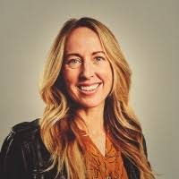 Lisa Davie's Instagram, Twitter & Facebook