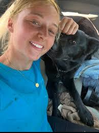 Hello, 🐎 we are Clément and Justine, and we are looking for a stable to  work from. Geolocation doesn't bother us; we are ready to move! I have been  a rider for