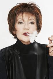 Opowiada o ludziach, z którymi sie przyjaznila, pracowala, których mijala w zyciu. Maria Czubaszek Klinika Wlosow Hair Lab