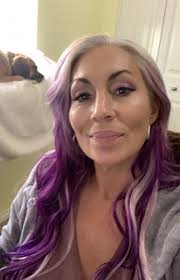 Heidi Wallick's Instagram, Twitter & Facebook