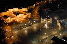 A hősök tere az előtte fekvő andrássy úttal együtt a világörökség része. Andrassy Ut Wikipedia
