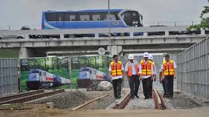Budhe titiek yang waktu itu memakai daster longgar yang tidak memakai lengan membuatku sangat terpesona. Selain Mahal Tiket Kereta Bandara Juga Tak Bisa Dibeli Tunai