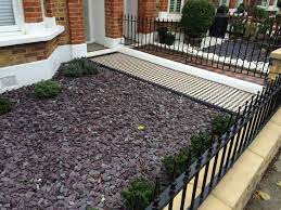 Plum Slate Gravel Hebes Buxus Balls Black And White Tiled Path Brick Wall Railings Slate Garden Front Garden Front Garden Design