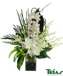 White Spectacle Anniversary Trias Flowers Trias Florist Miami Fl Coral Ga Beautiful Flower Arrangements Artificial Flower Arrangements Flower Arrangements