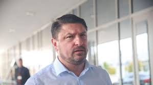 Σύμφωνα με τις πρώτες πληροφορίες, ο υφυπουργός πολιτικής προστασίας διακομίσθηκε στο νοσοκομείο αγία όλγα. Nikos Xardalias E3eli3eis Gia Ygeia Orgh Gia Sxolia Skhno8esias E3odoy Parenergeias Embolioy