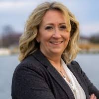 Sharon Hollenbeck's Instagram, Twitter & Facebook