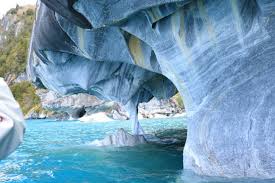 Marble caves atau yang dalam bahasa lokalnya disebut sebagai cuevas de marmol juga penuh keindahan alam yang memukau mata. Chile Marmorkathedrale Am See General Carrera