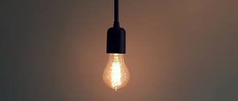 Idealnya, lampu kamar harus berada minimal satu setengah meter lebih tinggi dari kepala penghuninya. Ini Yang Terjadi Jika Tidur Dengan Lampu Menyala
