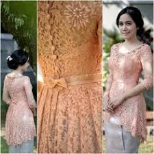 Tampak depan untuk denah ini bergaya desain modern minimalis dengan model atap pelana yang bersusun, arah jatuhan air atap ke depan dan ke belakang. 680 Kebaya Modern Style Ideas Kebaya Batik Kebaya Kebaya Dress